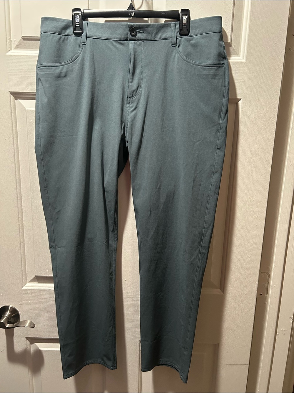 Vuori Men's Athletic Slim Meta Pants in Charcoal Size 36